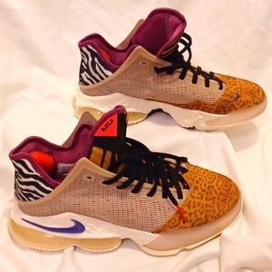 Men's Nike LeBron 19 Low Safari Size 8.5